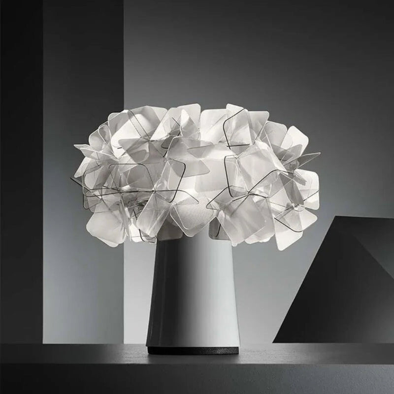 LumaTouch – Moderne LED Schreibtischlampe mit Touch Steuerung und minimalistischem Entwerfen