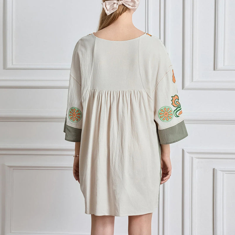 Carlotta – Lässiges Blumen Minikleid mit V Ausschnitt und langen Ärmeln