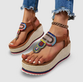 Talia – Keilsandalen mit Perlendetail vorne und Slip-On-Design