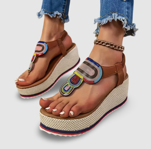 Talia – Keilsandalen mit Perlendetail vorne und Slip-On-Design