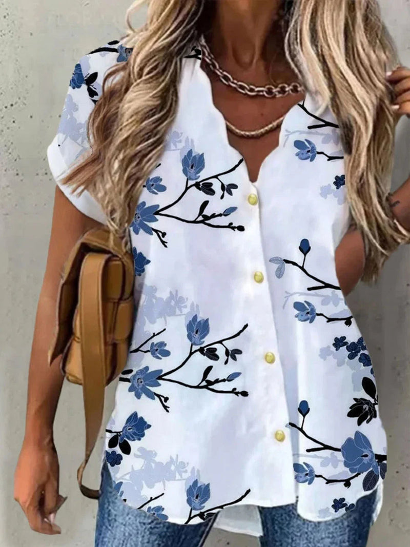 Clara – Einzigartige Bluse mit Knopfleiste und weichem, floralem Design