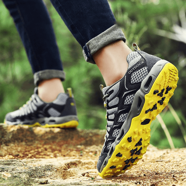 Rayn – Wanderstiefel mit breiter Zehenkappe und druckverteilender Sohle