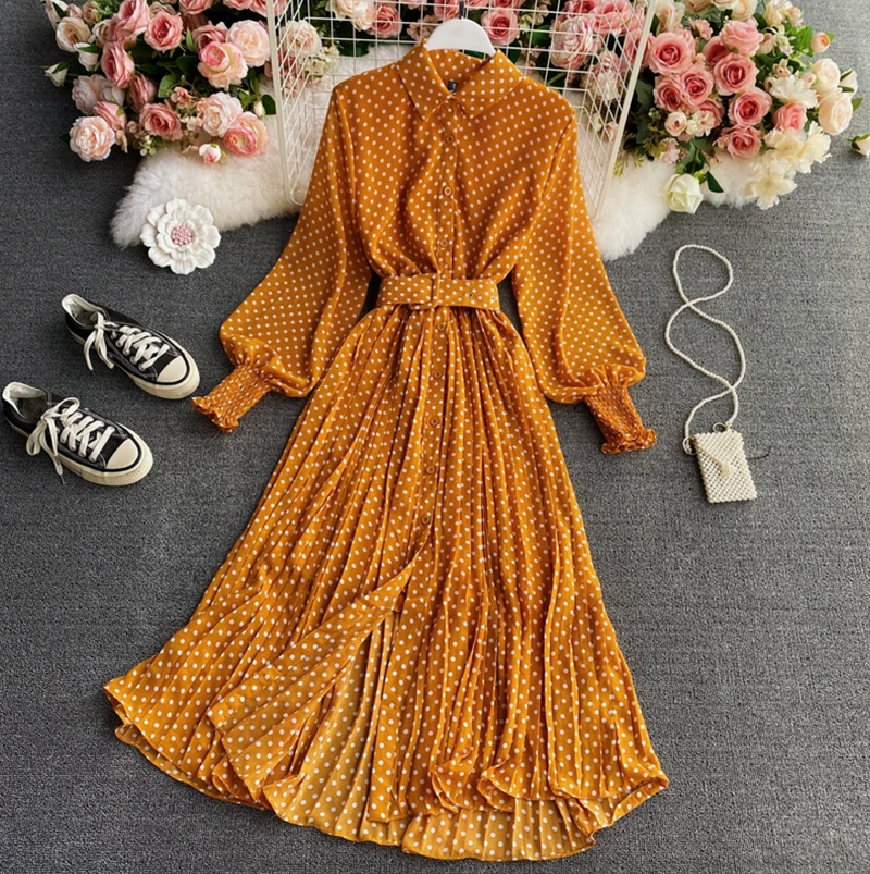 Svenja – Stilvolles Langarm Kleid mit gepunktetem Gürtel und Knöpfen