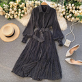 Svenja – Stilvolles Langarm Kleid mit gepunktetem Gürtel und Knöpfen