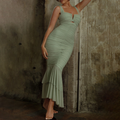 Selene – Elegantes modelliertes Maxikleid mit Schulterträgern
