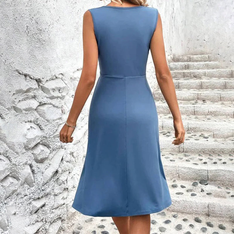 Soraya – Stilvolles ärmelloses Minikleid mit V Ausschnitt und Wickeltaille