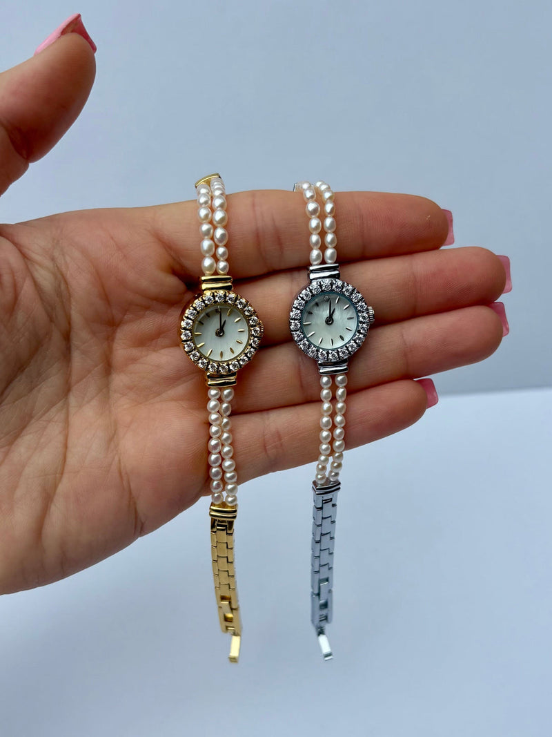 Clara – Elegante Uhr mit Perlendetails und verstellbaren Armbändern