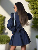 Antonia – Lässiges Hohe Taille Minikleid mit langen Ärmeln und Knopfdetail