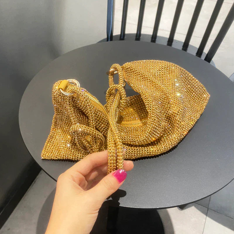 Noelle – Glitzernde Umhängetasche mit kompakter Größe und weichem Trageriemen