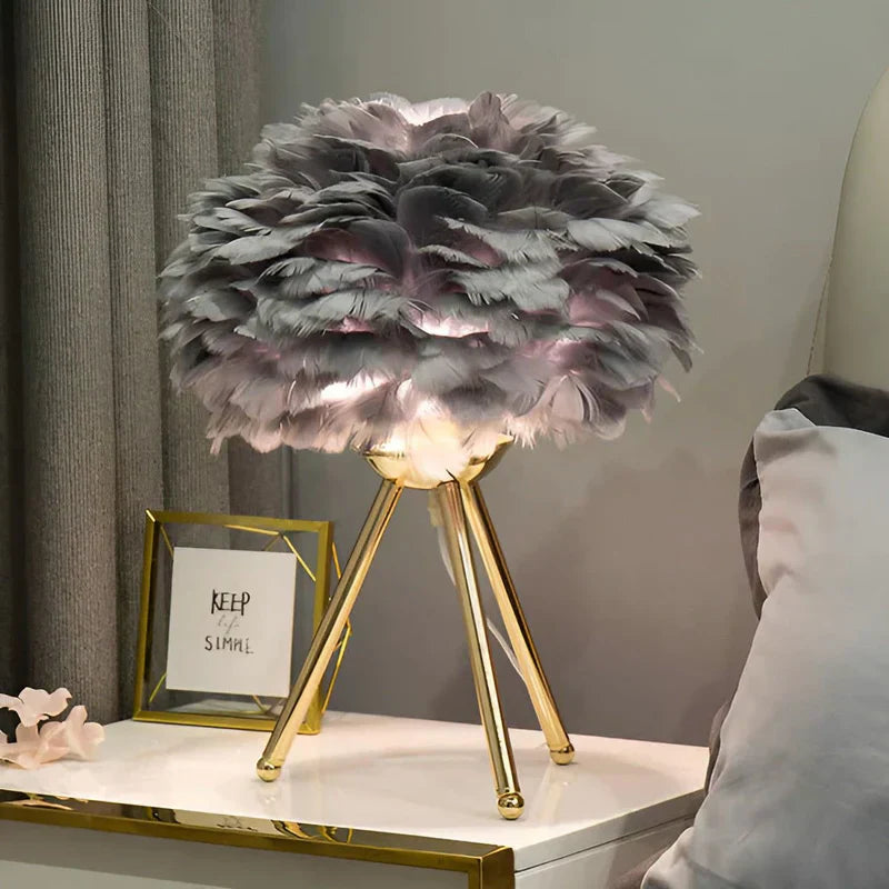 GlowLuxe – Weiche leuchtende Feder Tischlampe für einzigartiges Dekor