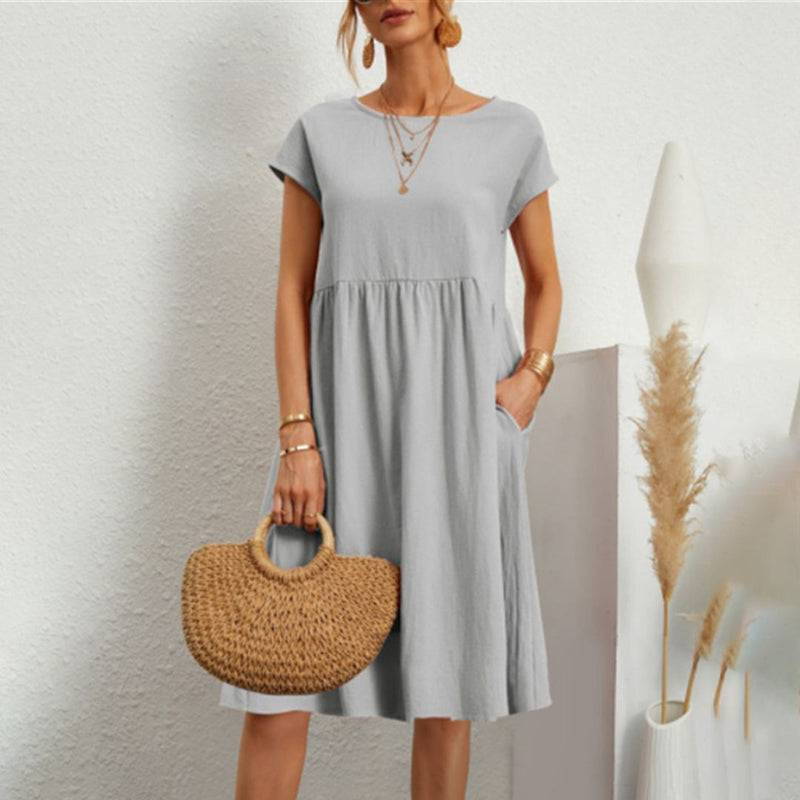 Gudrun – Leichtes knielanges Kleid mit Rundhalsausschnitt kurzen Ärmeln und Taschen