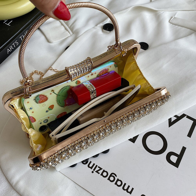 Sorina – Kleine Clutch Tasche mit geometrischem Muster