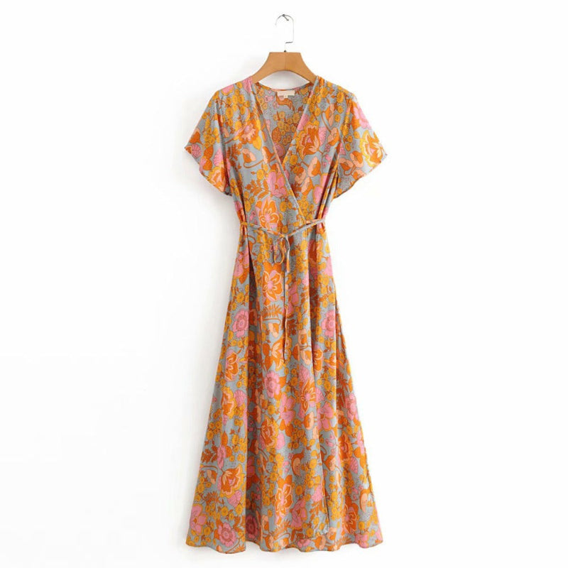 Samira – Maxikleid mit Flatterärmeln und durchgehendem Blumenmuster