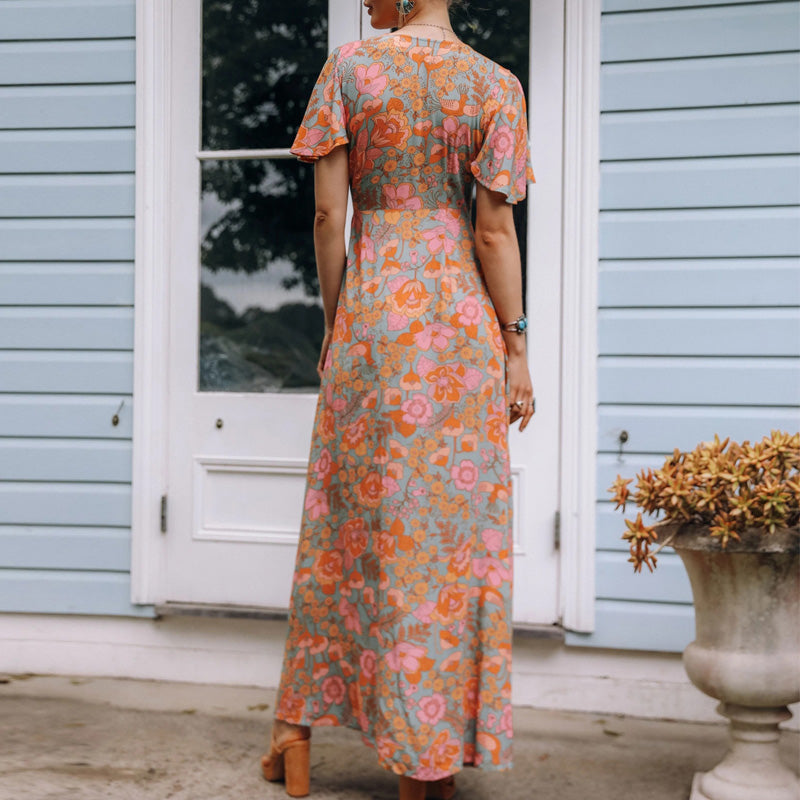 Samira – Maxikleid mit Flatterärmeln und durchgehendem Blumenmuster