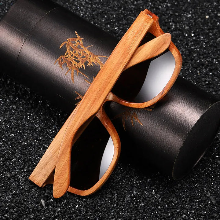 AuraGlide – Klassische Holzsonnenbrille mit polarisierten Gläsern und glatter Rahmenoberfläche