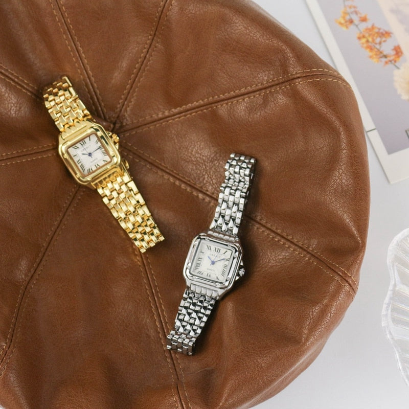 Corinna - Leichte quadratische Uhr mit Stahlarmband für luxuriösen Look