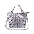 Vera – Moderne Tragetasche mit skulpturalem Muster und bequemem Riemen