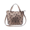 Vera – Moderne Tragetasche mit skulpturalem Muster und bequemem Riemen