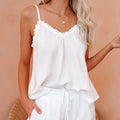 Claire – Stylisches Top mit Rüschenausschnitt und verstellbaren Trägern