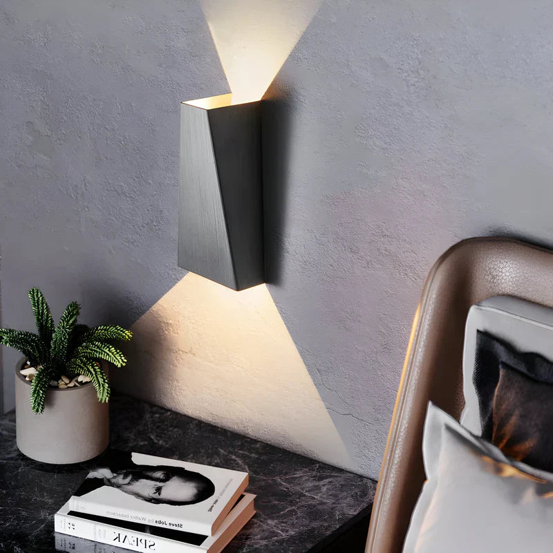 EdgeLume – Moderne LED Wandleuchte mit zwei Lichtrichtungen