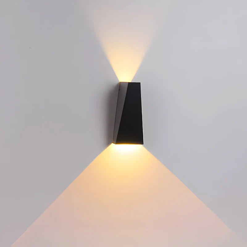 EdgeLume – Moderne LED Wandleuchte mit zwei Lichtrichtungen