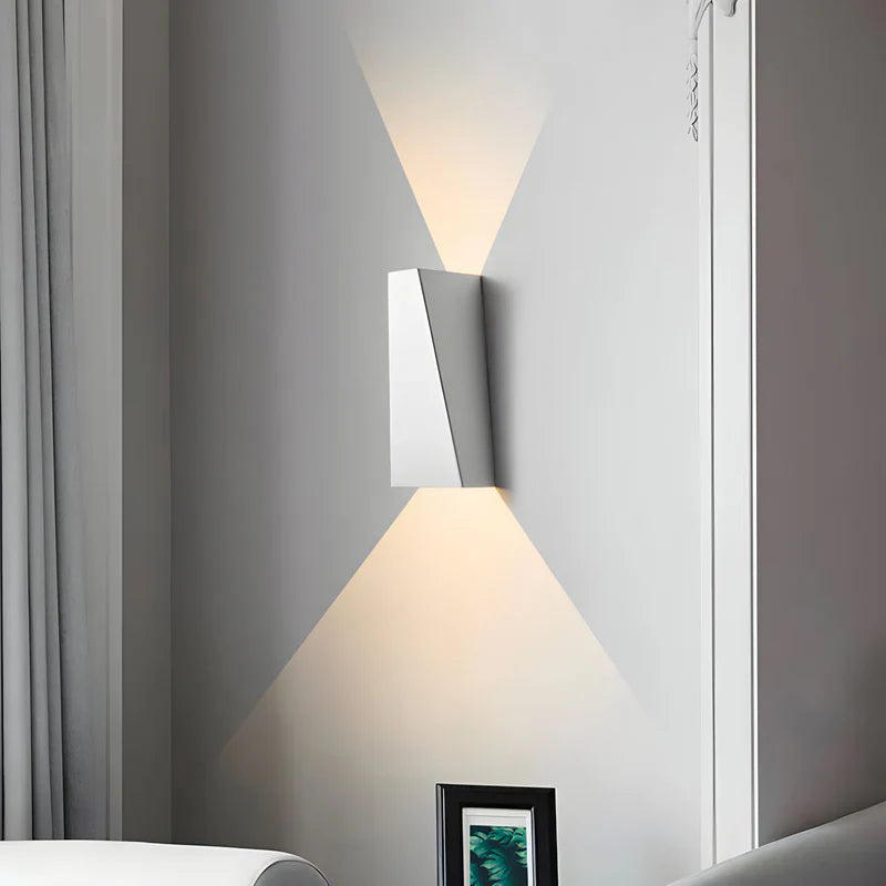 EdgeLume – Moderne LED Wandleuchte mit zwei Lichtrichtungen