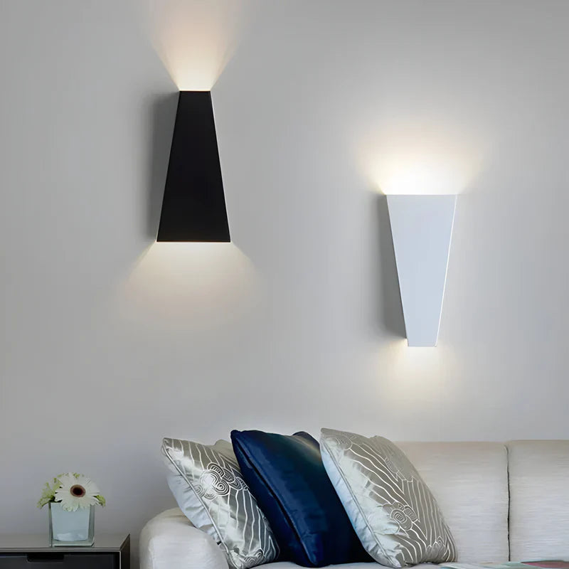 EdgeLume – Moderne LED Wandleuchte mit zwei Lichtrichtungen