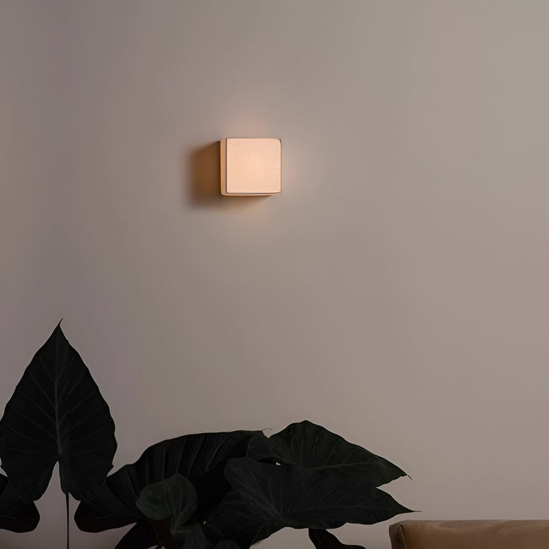 WabiGlow – Schlanke Wandleuchte mit minimalistischem Glanz und ruhigem Design