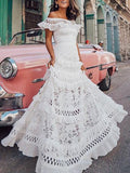 Serena – Elegantes schulterfreies Kleid mit Spitzendetails und Stufenrüschen für besondere Anlässe