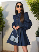 Antonia – Lässiges Hohe Taille Minikleid mit langen Ärmeln und Knopfdetail