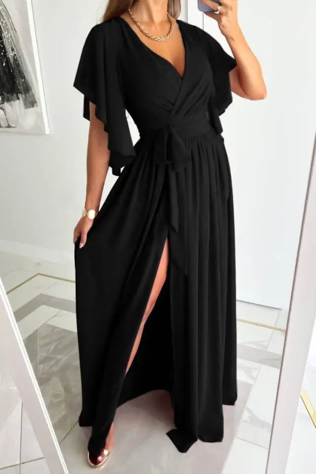 Renate – Modisches Kleid mit tiefem V Ausschnitt ausgestellten Ärmeln und seitlichem Schlitz