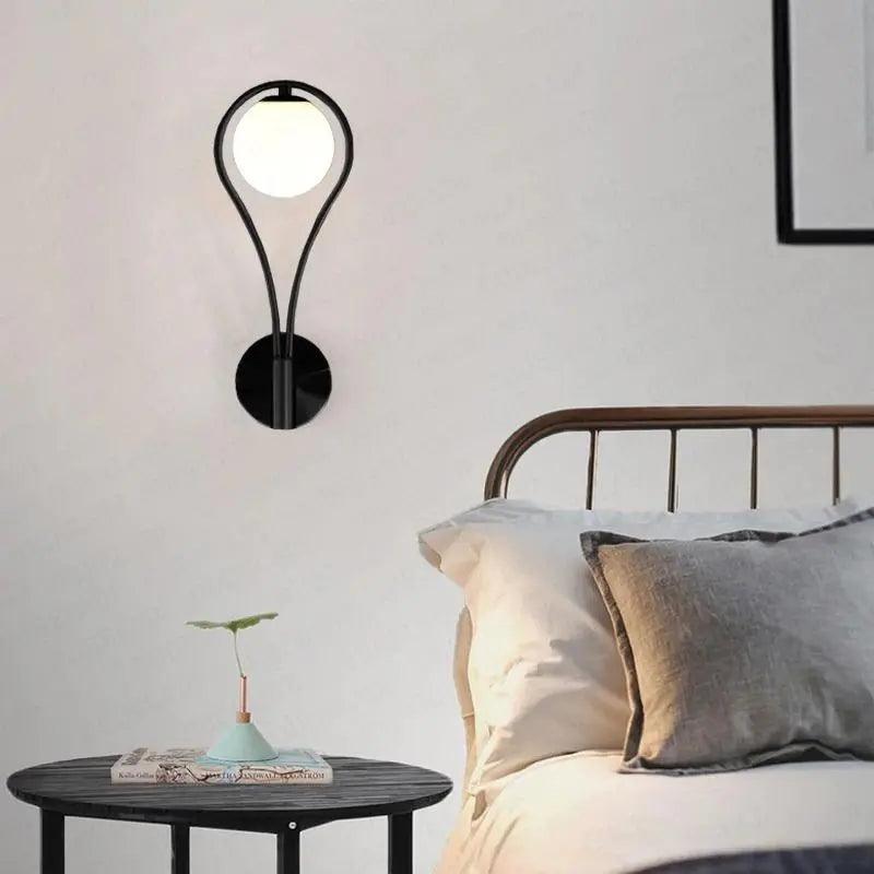 LumiGlow –Minimalistische Wandleuchte in eleganter Tropfenform
