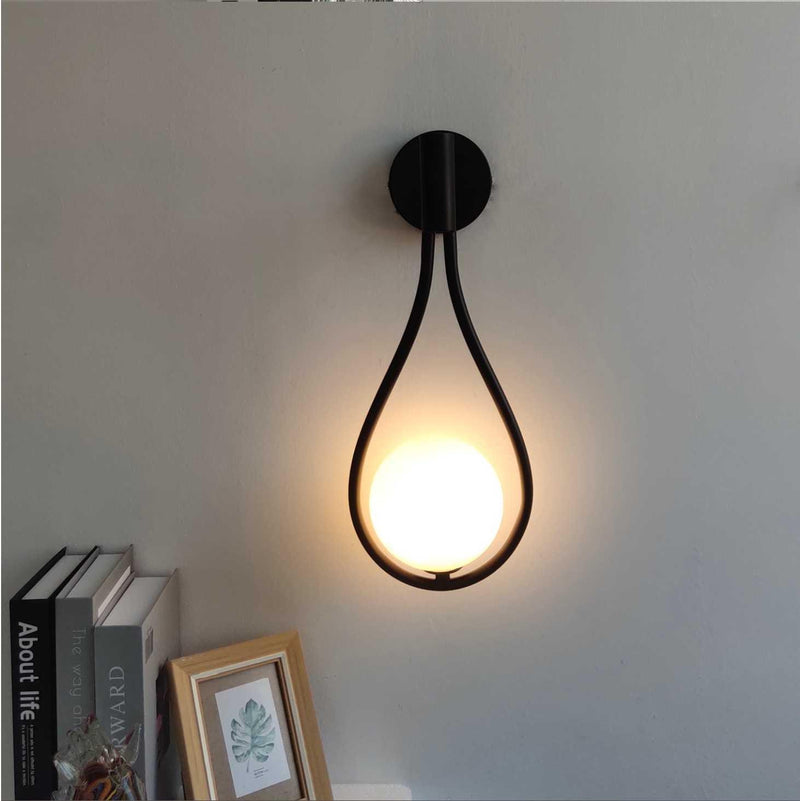 LumiGlow –Minimalistische Wandleuchte in eleganter Tropfenform