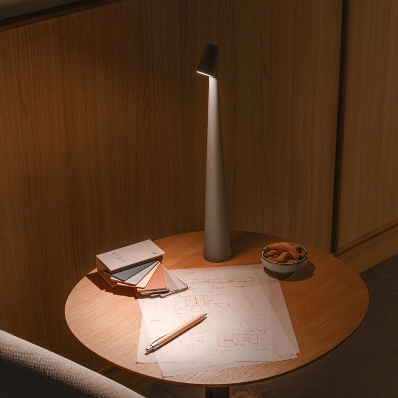 AuraLite - Moderne wiederaufladbare LED Tischlampe mit Berührungssensor für einfache Steuerung