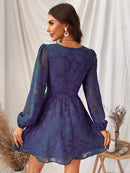 Wendi - Luxuriöses Minikleid mit V Ausschnitt und langen Ärmeln