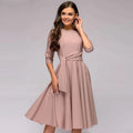 Alina – Stilvolles Langarmkleid mit Rundhalsausschnitt und Gürtel