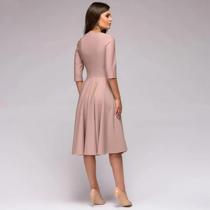 Alina – Stilvolles Langarmkleid mit Rundhalsausschnitt und Gürtel