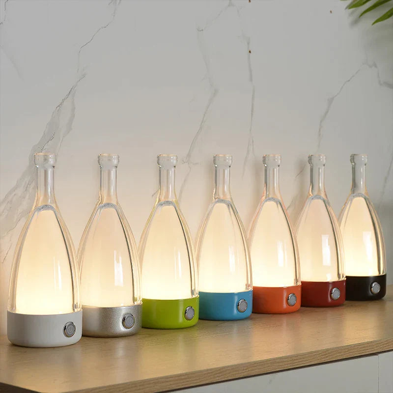 LuxBottle – Moderne wiederaufladbare Flaschen Tischlampe mit dimmbarem LED Entwerfen
