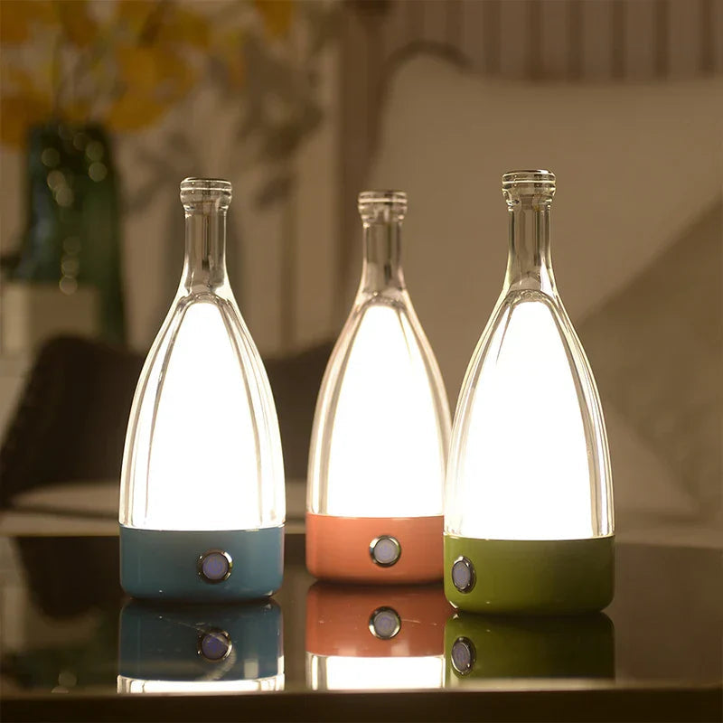 LuxBottle – Moderne wiederaufladbare Flaschen Tischlampe mit dimmbarem LED Entwerfen