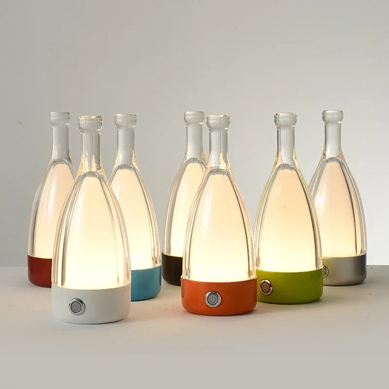 LuxBottle – Moderne wiederaufladbare Flaschen Tischlampe mit dimmbarem LED Entwerfen
