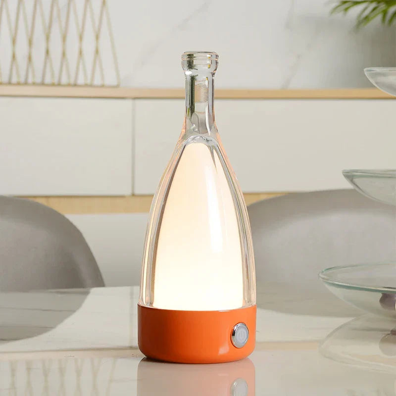 LuxBottle – Moderne wiederaufladbare Flaschen Tischlampe mit dimmbarem LED Entwerfen
