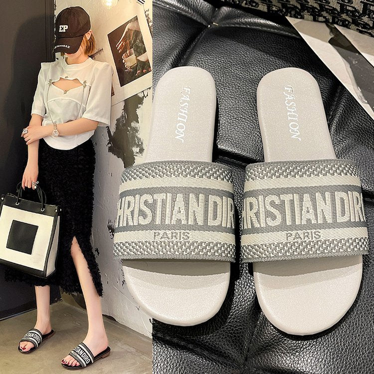 Elif - Leichte flache Hausschuhe mit breitem Riemen und rutschfester Sohle