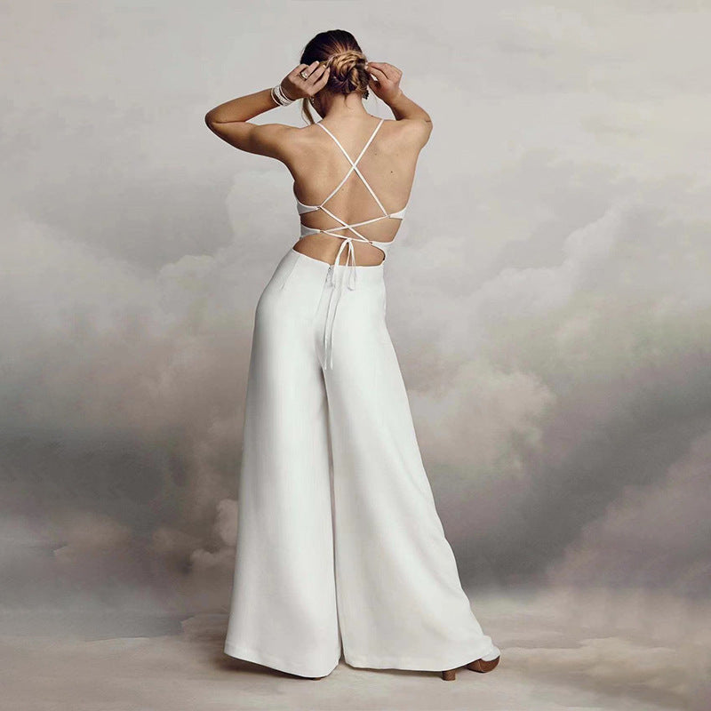 Alina – Eleganter rückenfreier Jumpsuit mit V Ausschnitt und Spaghettiträgern