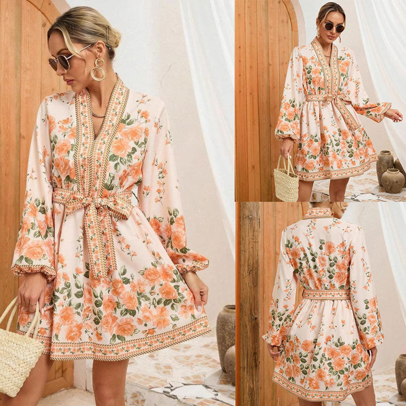 Clara – Bedrucktes Minikleid mit V Ausschnitt mit langen Ärmeln und Lockere Passform