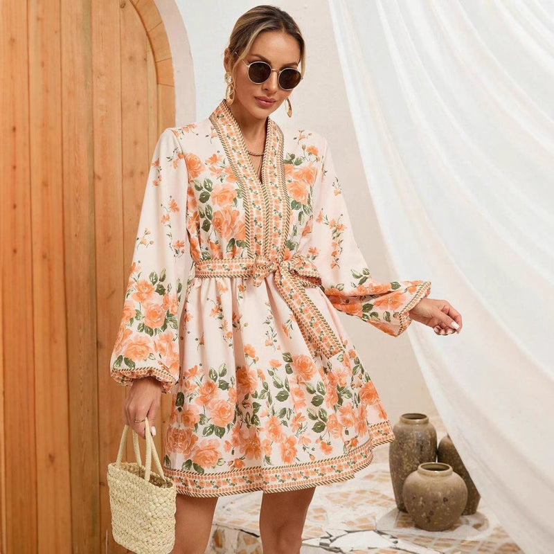 Clara – Bedrucktes Minikleid mit V Ausschnitt mit langen Ärmeln und Lockere Passform