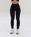 Luise – Leichte Leggings mit hohem Bund und figurformenden Einzelheiten