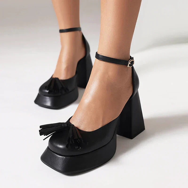 Ava – Schuhe mit dickem Absatz, abgerundeter Spitze und Knöchelriemen