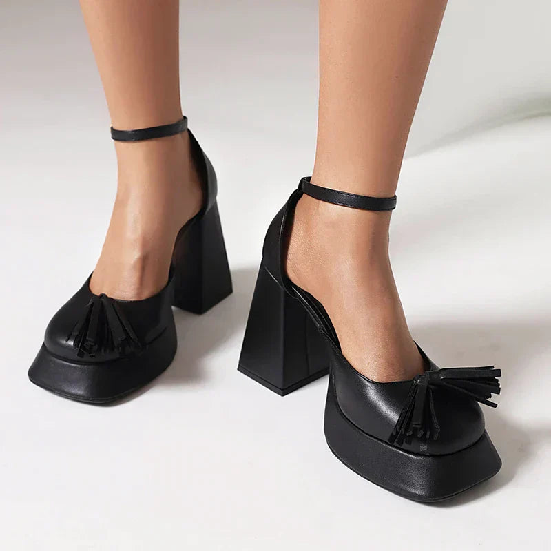 Ava – Schuhe mit dickem Absatz, abgerundeter Spitze und Knöchelriemen