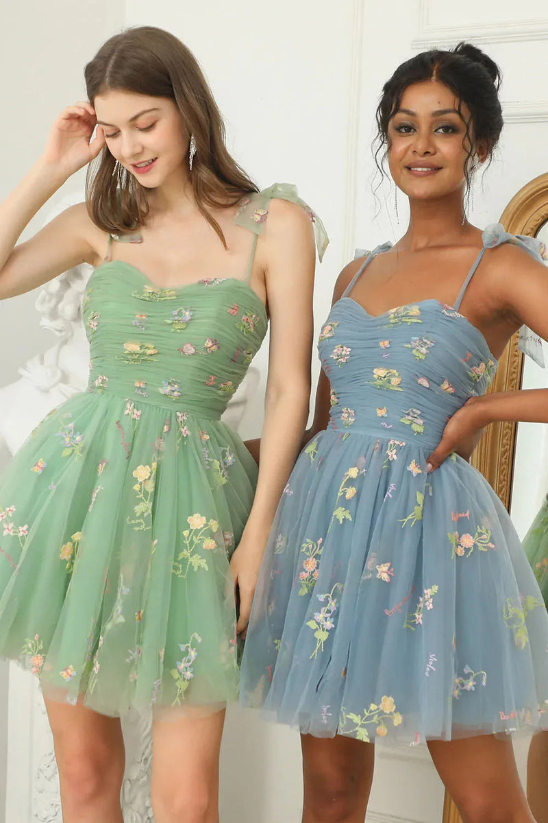 Alina – Ärmelloses Minikleid mit breiten Trägern und floralem Stickdesign