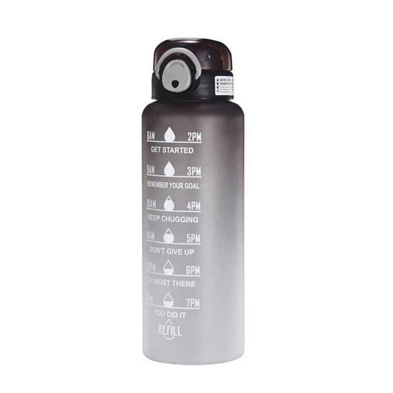 AquaGlide – Tragbare Sport Wasserflasche mit Strohhalm und Schnellöffnungsdesign